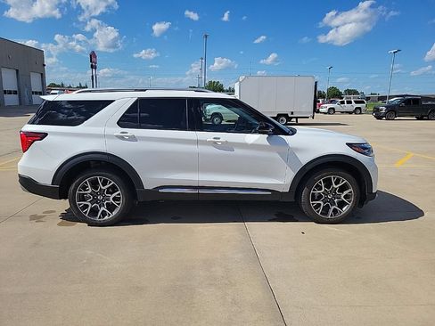 Used 2025 Ford Explorer Platinum w/ Ultimate Package AWD/4WD image 2