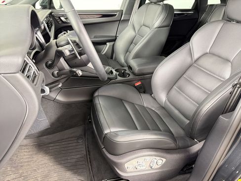 Certified 2026 Porsche Macan AWD/4WD image 5