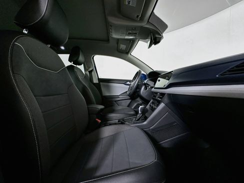 Used 2024 Volkswagen Taos SE w/ Panoramic Sunroof Package FWD image 31