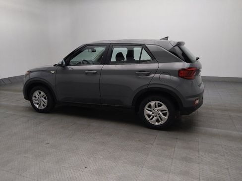 Used 2021 Hyundai Venue SE FWD image 3