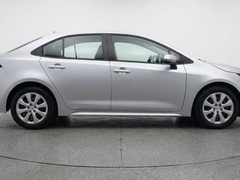 Used 2025 Toyota Corolla LE FWD image 11