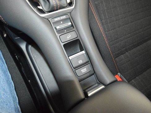 Used 2025 Honda HR-V Sport image 31