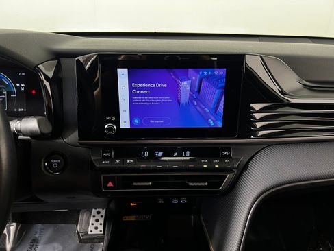 Used 2025 Toyota Camry Hybrid FWD image 17