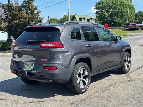 Used 2018 Jeep Cherokee Trailhawk w/ Quick Order Package 27L AWD/4WD image 3