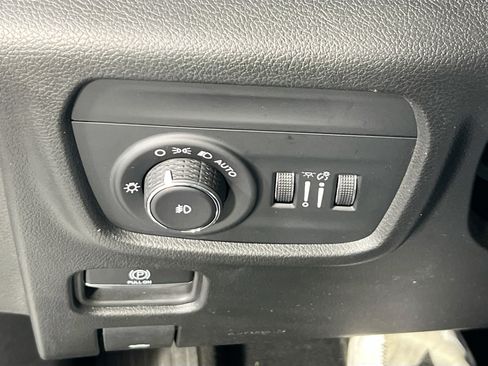 Used 2023 Jeep Grand Cherokee Overland AWD/4WD image 10