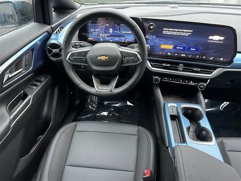 New 2026 Chevrolet Equinox EV LT image 17