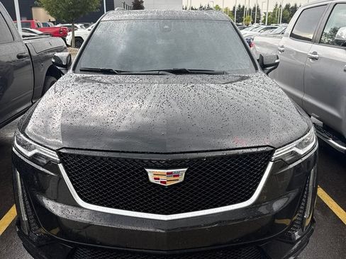 Used 2023 Cadillac XT6 Sport w/ Technology Package AWD/4WD image 2