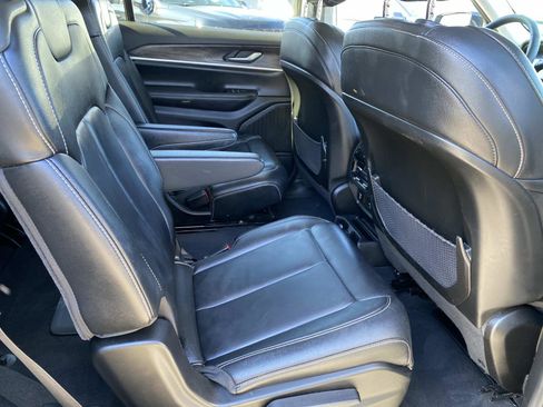 Used 2023 Jeep Grand Cherokee L Limited w/ Black Appearance Package image 23