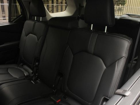 Used 2025 Honda Pilot EX-L image 18