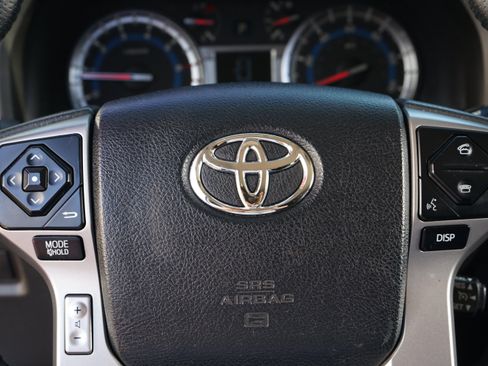 Used 2018 Toyota 4Runner SR5 AWD/4WD image 18