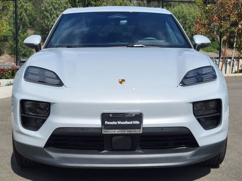 Used 2025 Porsche Macan Electric image 10