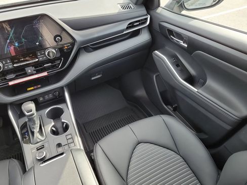 Used 2026 Toyota Highlander XSE image 19