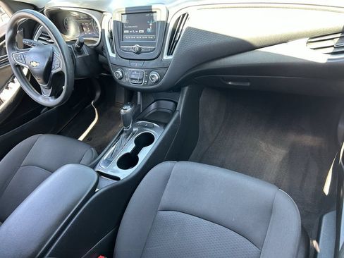 Used 2018 Chevrolet Malibu LS FWD image 12