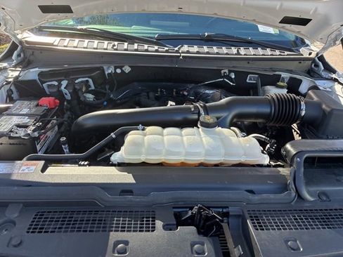 Used 2024 Ford Expedition XLT image 19