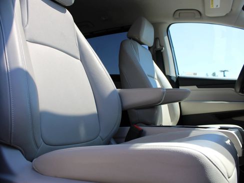 Used 2025 Honda Odyssey EX-L image 24