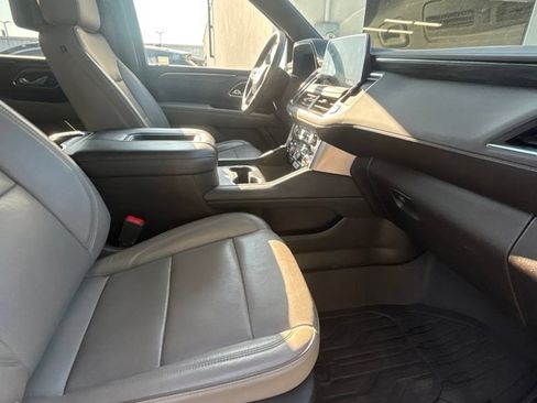 Used 2021 GMC Yukon XL SLT w/ Rear Media and Nav Package AWD/4WD image 23
