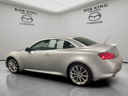 Used 2010 INFINITI G37 Convertible w/ Premium Pkg RWD image 3