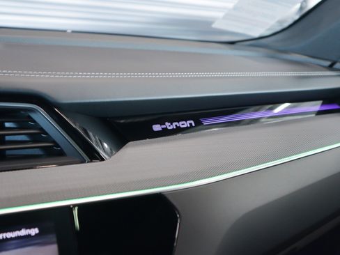 Used 2024 Audi Q8 e-tron Prestige w/ Prestige Package image 24