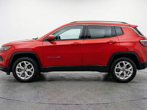 Used 2025 Jeep Compass Latitude image 5