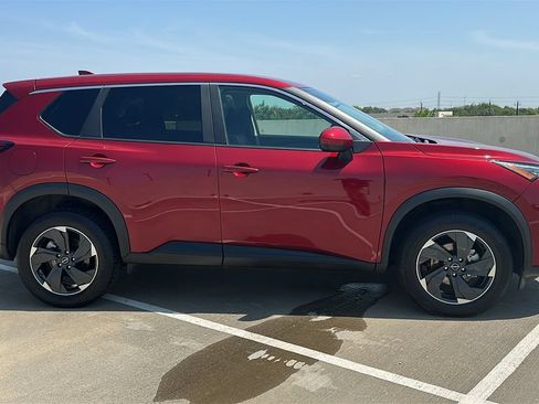 Used 2025 Nissan Rogue SV AWD/4WD image 13