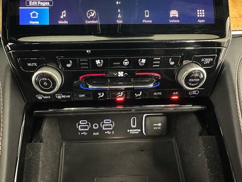 Used 2022 Jeep Grand Cherokee Summit AWD/4WD image 16