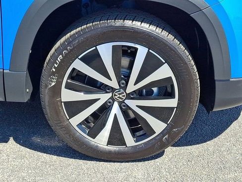 Certified 2023 Volkswagen Taos SE w/ Panoramic Sunroof Package AWD/4WD image 11