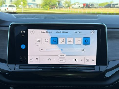 Used 2024 Volkswagen Atlas SEL Premium R-Line AWD/4WD image 26