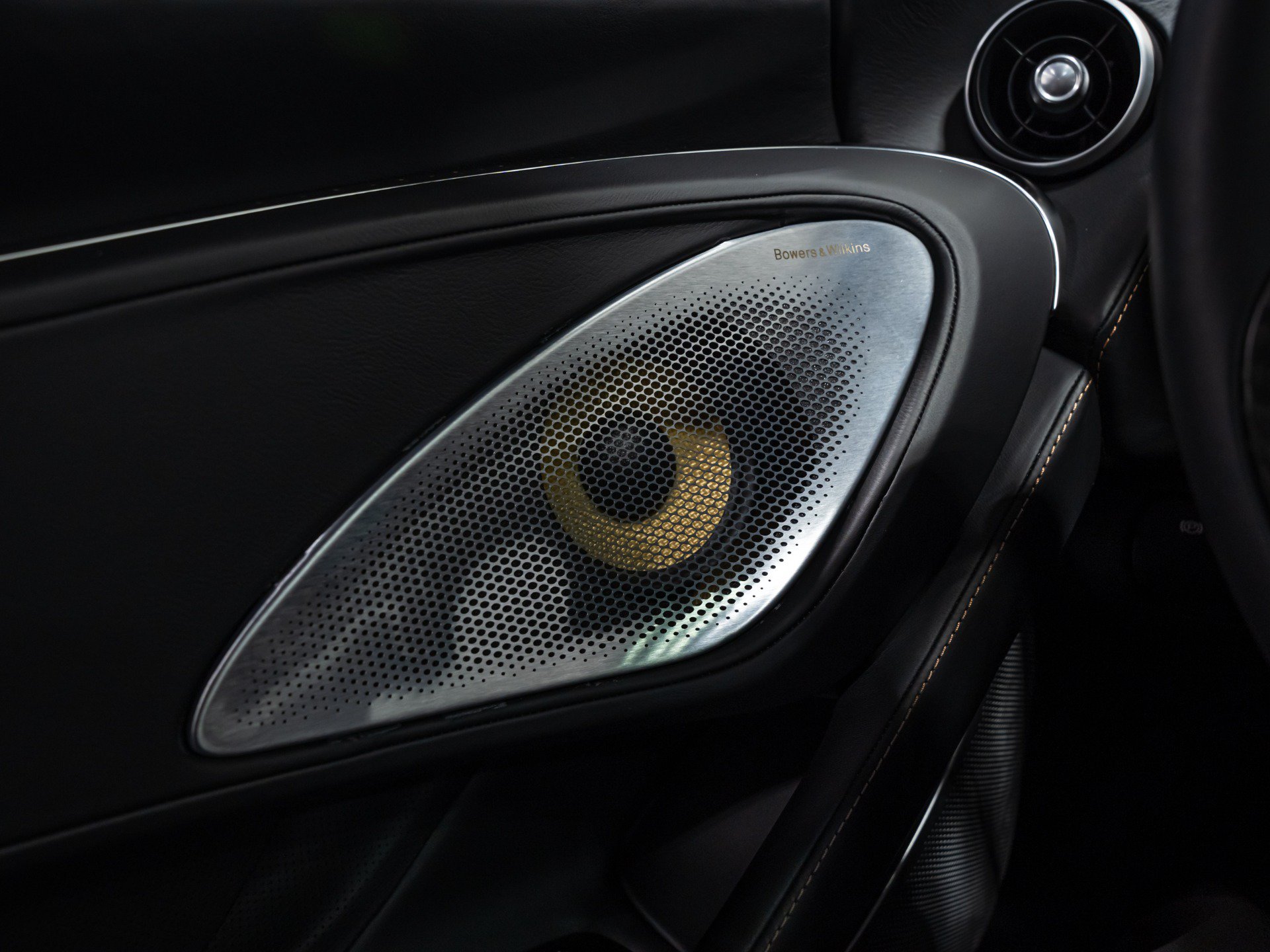 Used 2023 McLaren GT RWD image 30