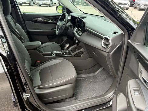 Used 2026 Chevrolet TrailBlazer LT w/ LT Cold Weather Package FWD image 15