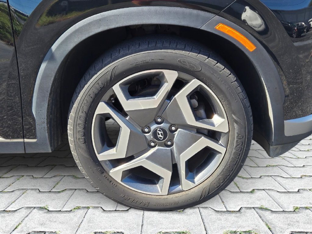 Used 2023 Hyundai Palisade SEL w/ Premium Package FWD image 3