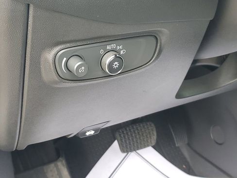 Certified 2023 Chevrolet Equinox LS w/ LS Convenience Package FWD image 9