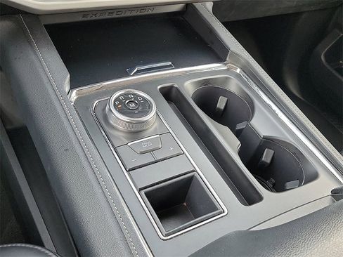 Used 2024 Ford Expedition Max XLT image 19