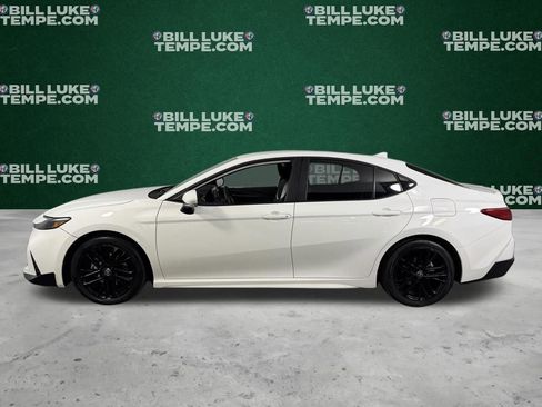 Used 2025 Toyota Camry SE image 10