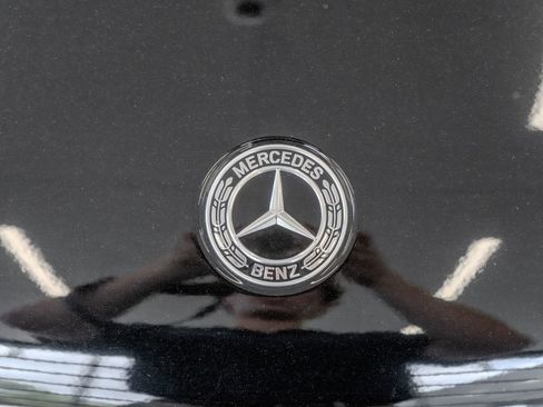 Used 2025 Mercedes-Benz GLC 350e 4MATIC image 5