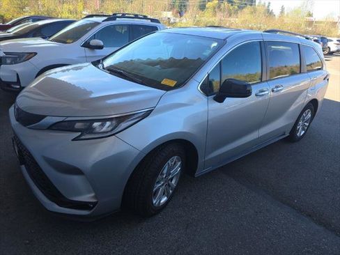 Certified 2022 Toyota Sienna XSE w/ XSE Plus Package image 1