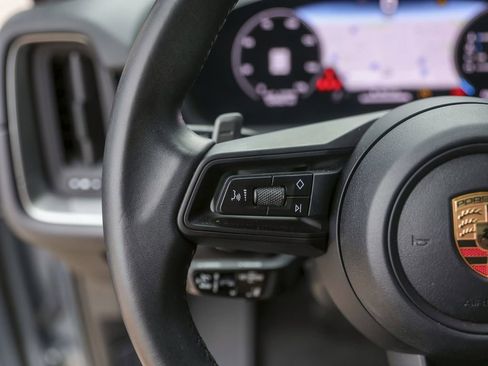 Certified 2025 Porsche Cayenne image 21