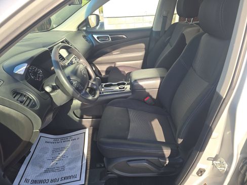 Used 2018 Nissan Pathfinder S image 11