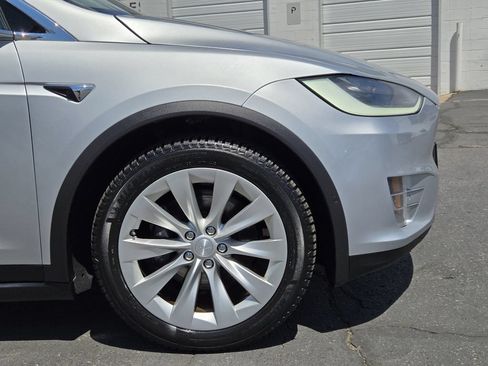 Used 2018 Tesla Model X 75D AWD/4WD image 9