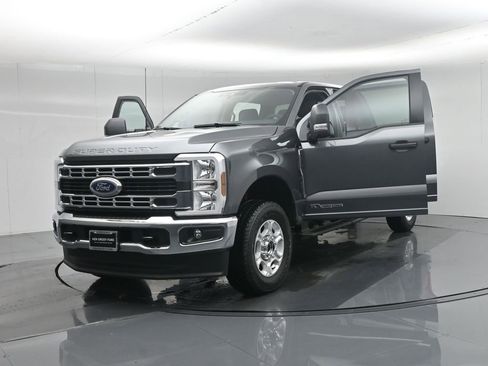 New 2026 Ford F250 XLT w/ FX4 Off-Road Package image 30