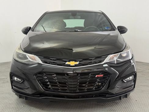Used 2018 Chevrolet Cruze LT w/ Sun And Sound Package FWD image 2