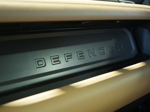 Used 2025 Land Rover Defender 110 X image 34