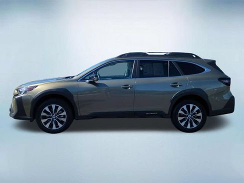 Used 2025 Subaru Outback Limited AWD/4WD image 4