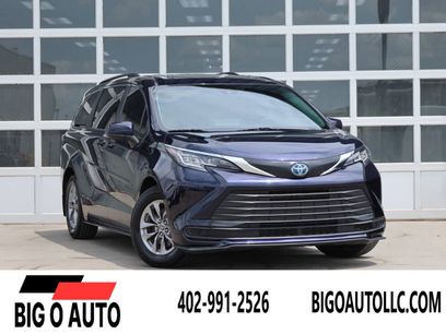 Used 2023 Toyota Sienna LE w/ LE Plus Package