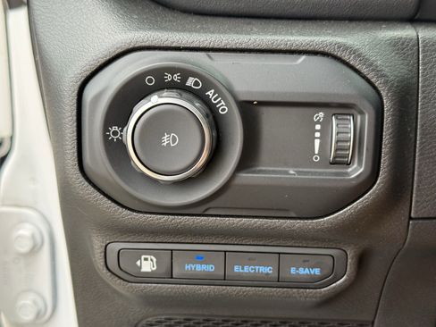 Used 2023 Jeep Wrangler Sahara image 25