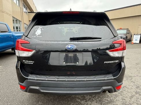 Used 2019 Subaru Forester Premium AWD/4WD image 4