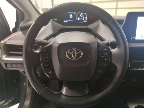 Used 2025 Toyota Prius LE FWD image 5