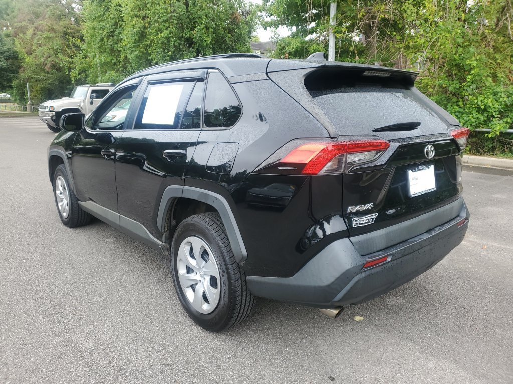 Used 2020 Toyota RAV4 LE FWD image 3
