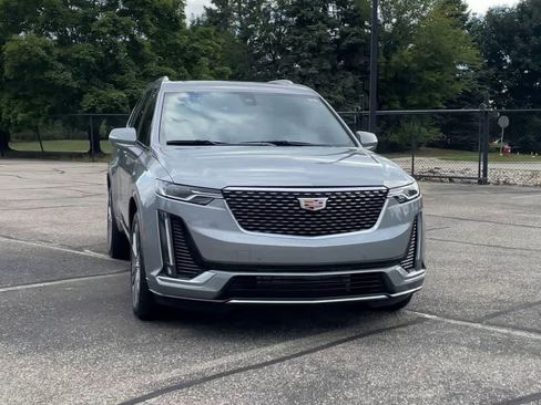 Certified 2025 Cadillac XT6 Premium Luxury AWD/4WD image 3