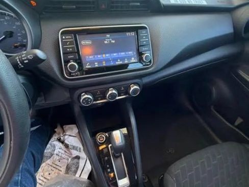 Used 2021 Nissan Kicks S FWD image 12