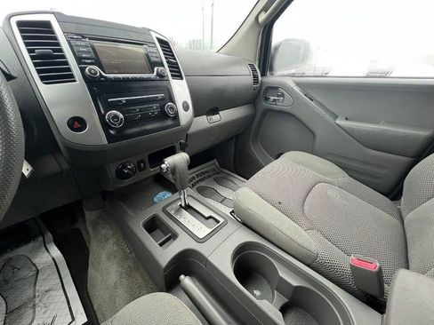 Used 2015 Nissan Frontier SV image 17